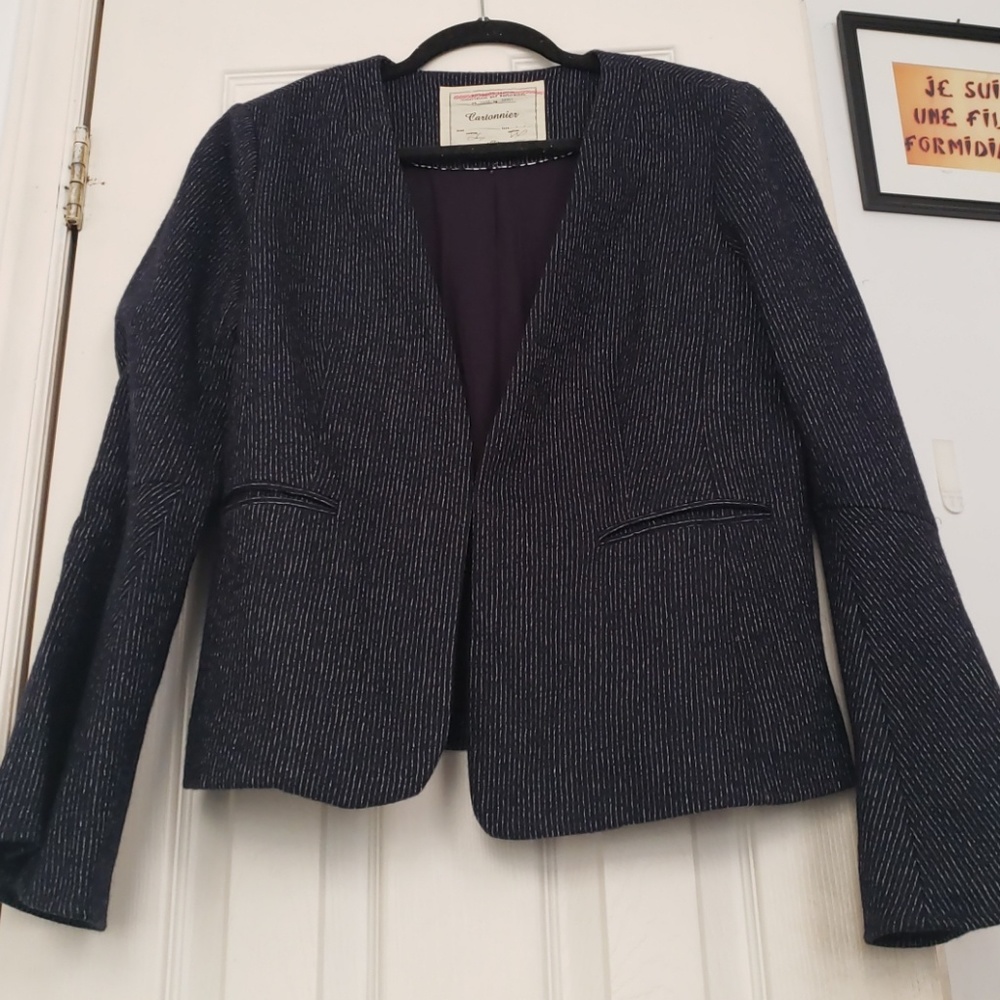 Bell-sleeve blue blazer